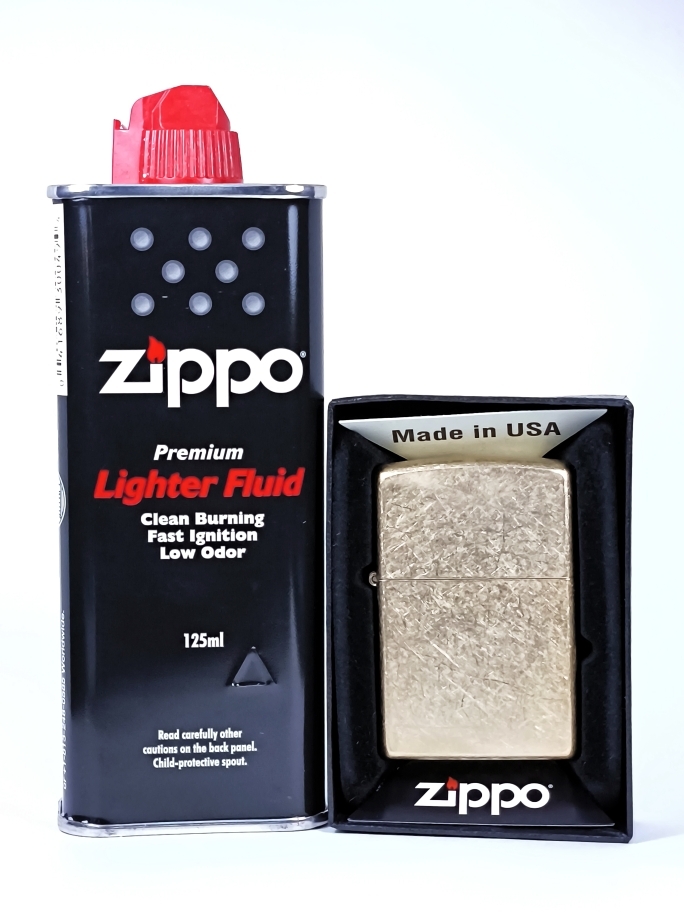 Зажигалка Classic Tumbled Brass Zippo 49477, топливо 125мл. Зажигалка Classic Tumbled Brass Zippo 49477, топливо 125мл.