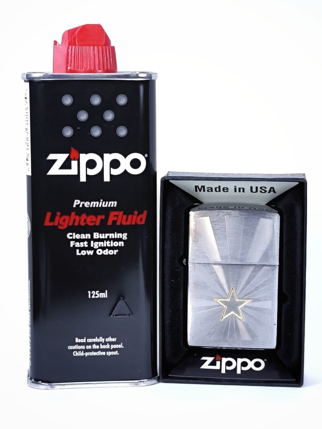 Зажигалка Classic Brushed Chrome Zippo 48657 Star Design, топливо 125мл. Зажигалка Classic Brushed Chrome Zippo 48657 Star Design, топливо 125мл.