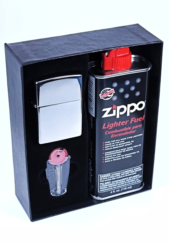 Подарочный набор Zippo: зажигалка, топливо 118мл., кремни 6шт., подарочная коробка Подарочный набор Zippo: зажигалка, топливо 118мл., кремни 6шт., подарочная коробка