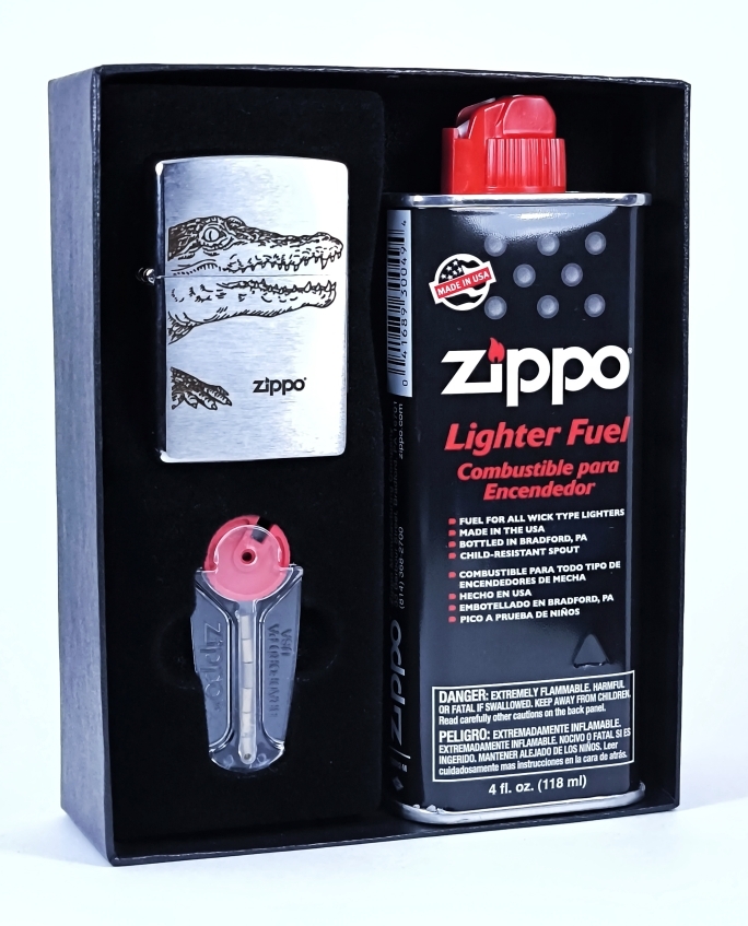 Подарочный набор Zippo: зажигалка, топливо 118мл., кремни 6шт., подарочная коробка Подарочный набор Zippo: зажигалка, топливо 118мл., кремни 6шт., подарочная коробка