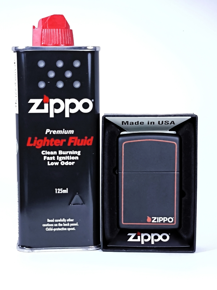 Зажигалка Classic Black and Red Zippo 218ZB, топливо 125мл. Зажигалка Classic Black and Red Zippo 218ZB, топливо 125мл.