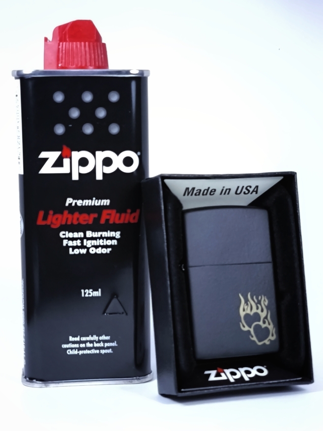Зажигалка Classic Black Matte Zippo 46004 Fire Heart, топливо 125мл. Зажигалка Classic Black Matte Zippo 46004 Fire Heart, топливо 125мл.
